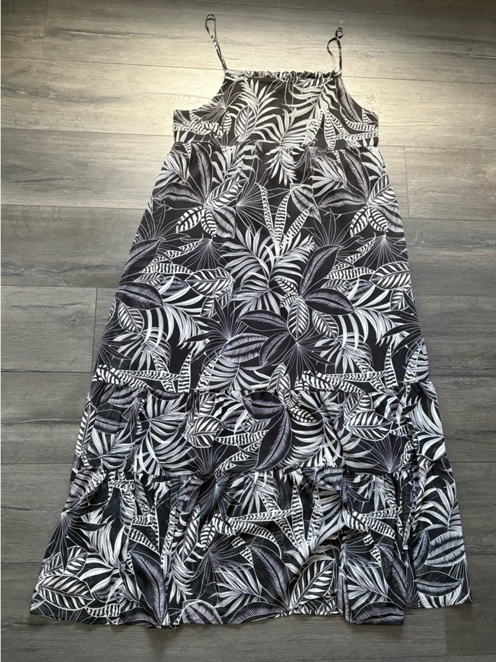 Banana Republic Tiered Chiffon Maxi Dress Black White Leaf Print Size XL